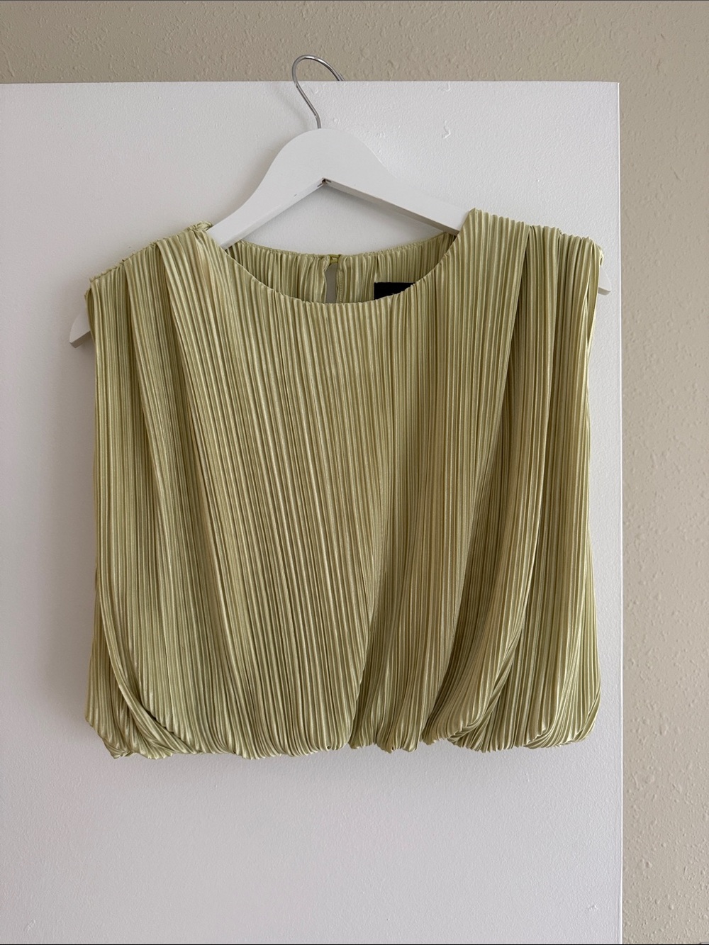 VICI Collection Pleated Olive Green Sleeveless Blouse